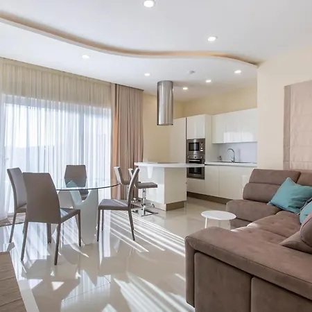 Warmth & Waves Penthouse *